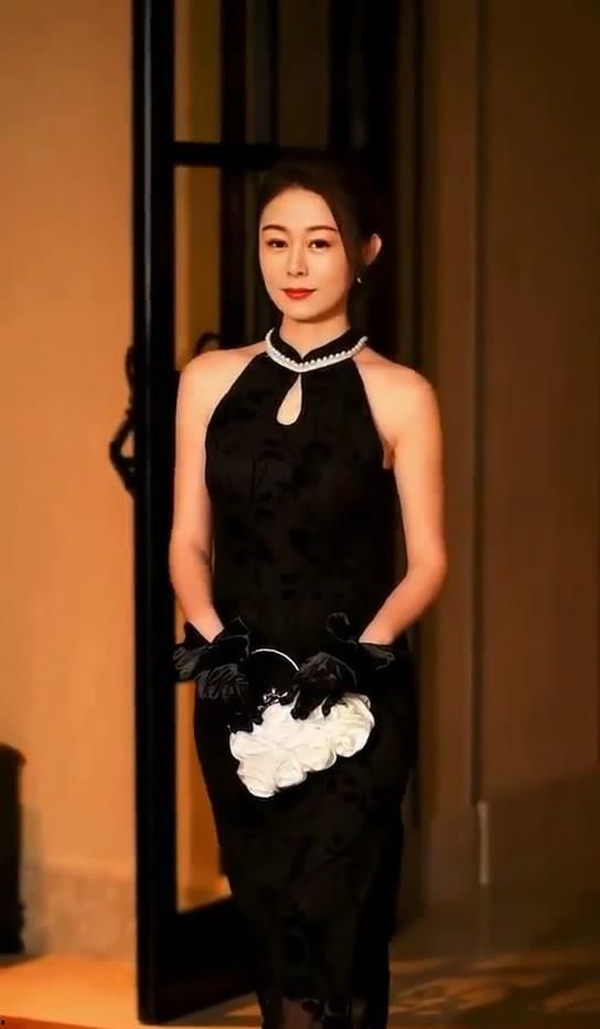 宋晓峰老婆图片,美丽与智慧并存